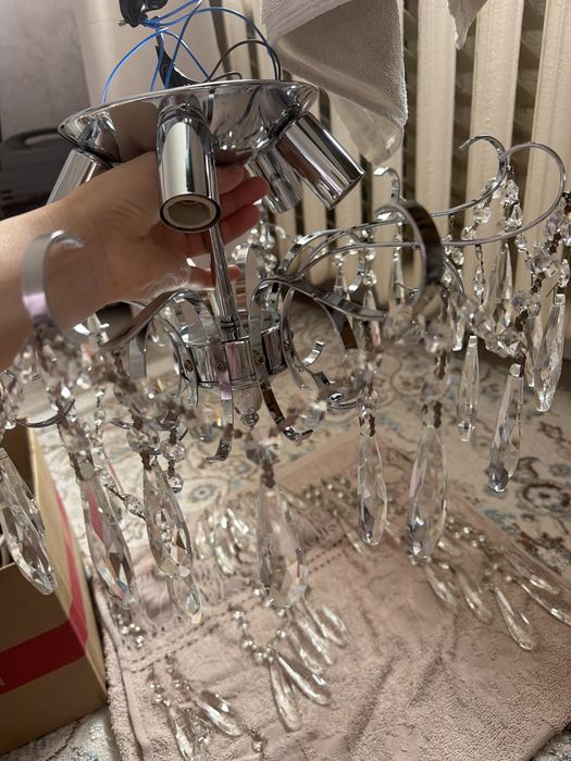 Продам люстру для зала