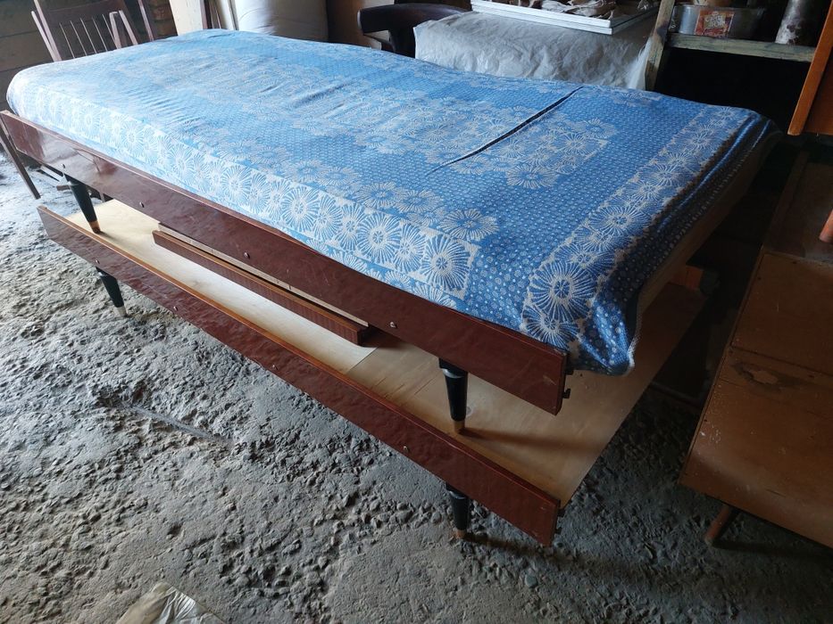 Кровать с тумбой