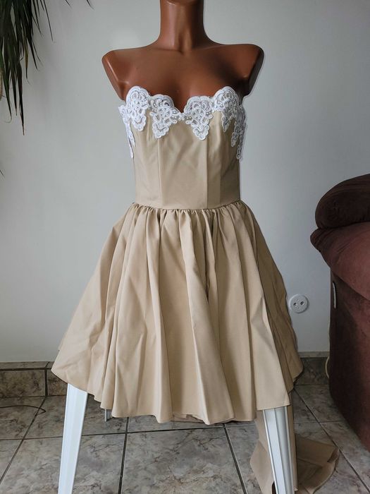 Rochie crem noua, cu trena