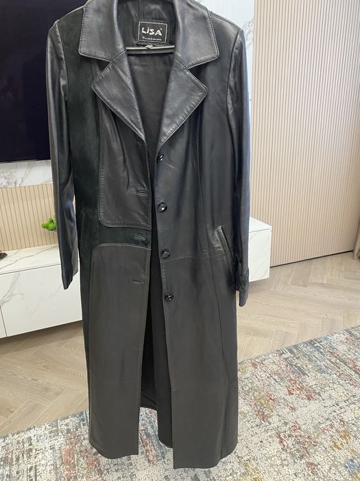 Продам плащ на девушку кожаный турция