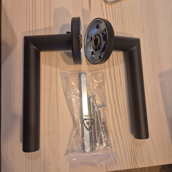 Продавам нови дръжки за врата – 5 бр., черен мат (Нидерландия)