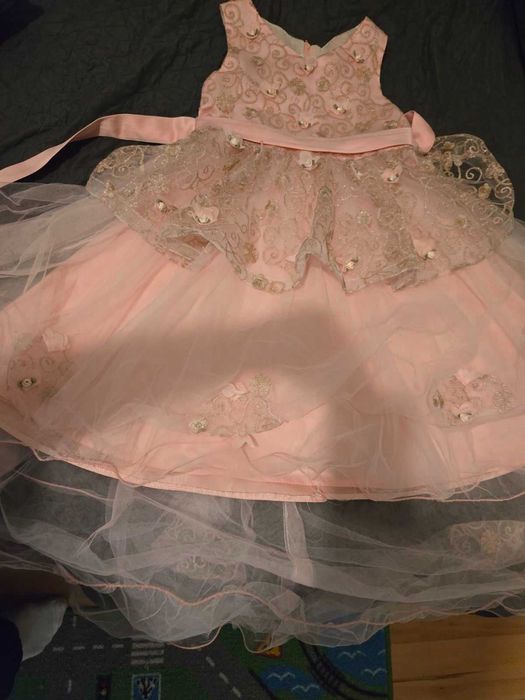 Прекрасна детска рокля за Принцеси