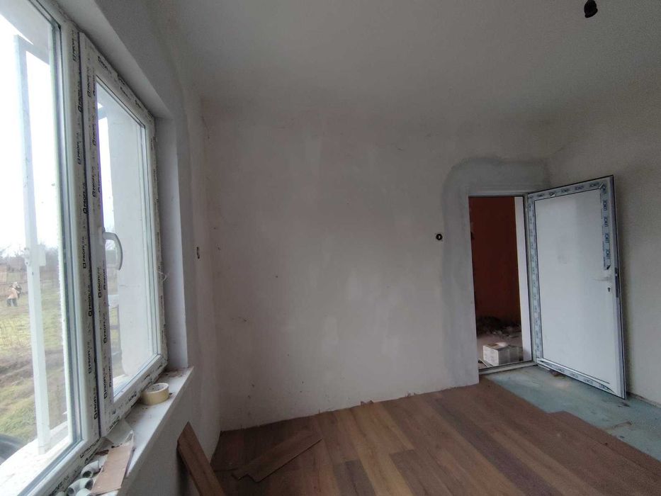 Къща с голямо и равно дворно място в близост до Плевен !