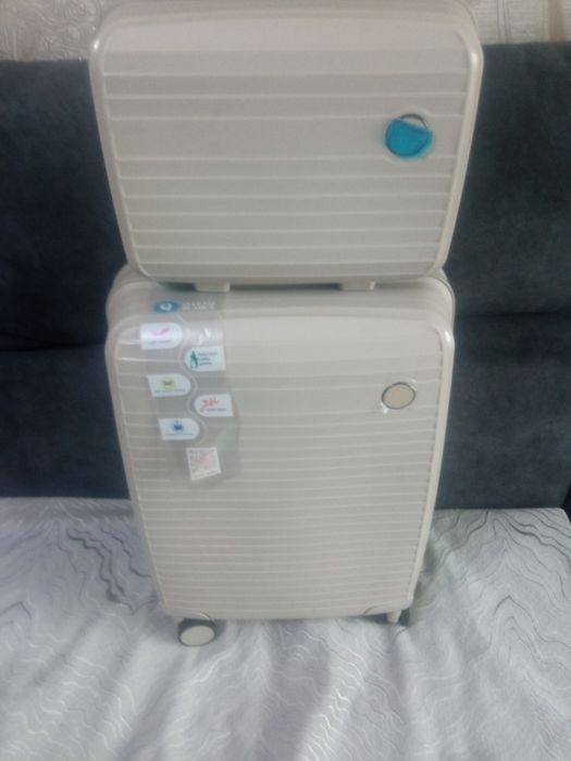 Продам новые дорожные чемоданы на колесиках, два в комплекте