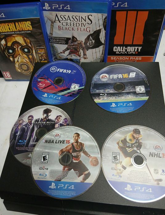 PlayStation 4 с Игри + контролер