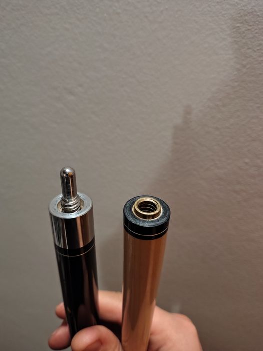 Продавам комплект щеки за билярд- джъмп, основна щека и калъф