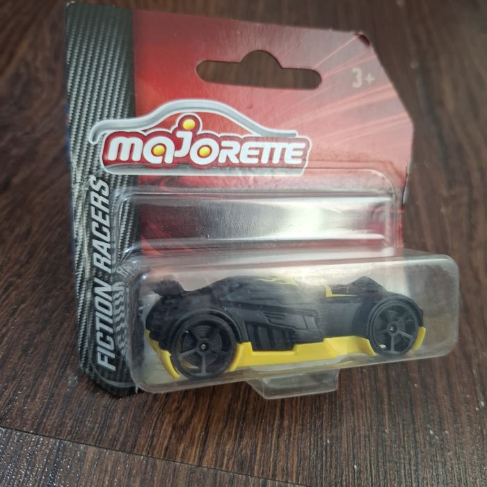 Машинка игрушка.