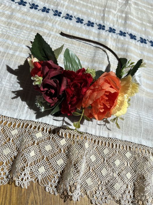 Диадема с цветя ,ръчна изработка.