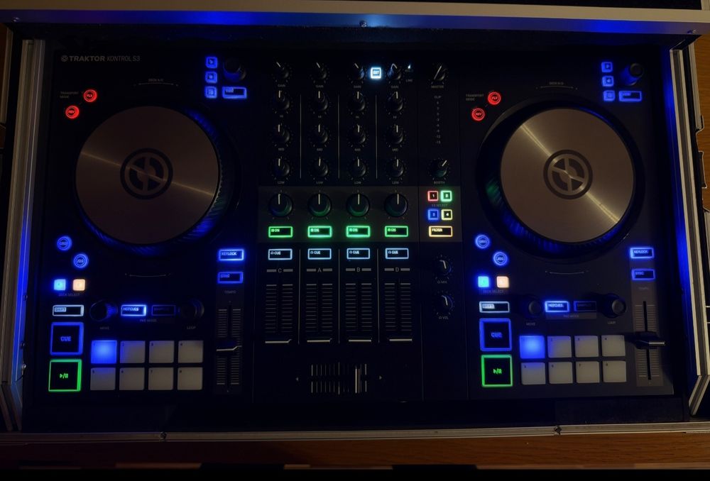 Vând consolă  dj