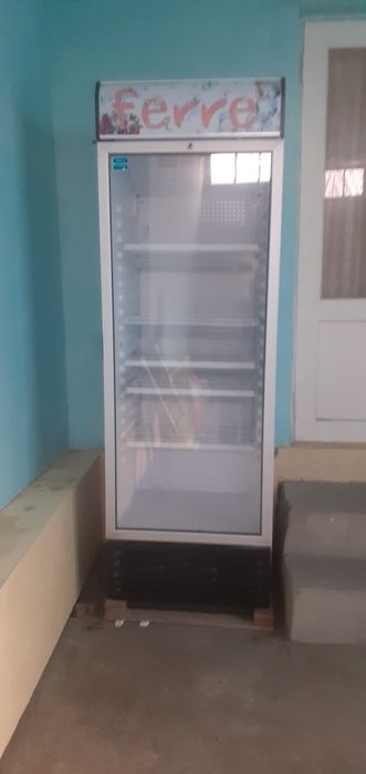 Витринный холаделник сотилади