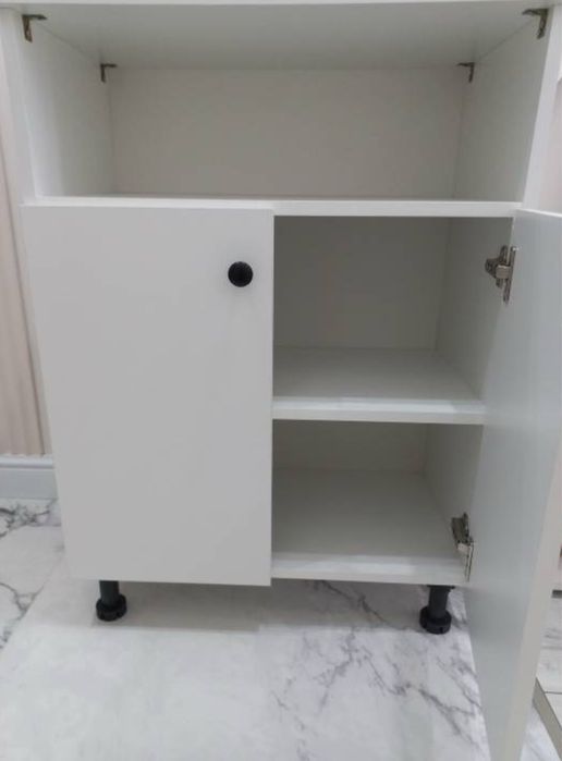 Продам напольный шкаф.