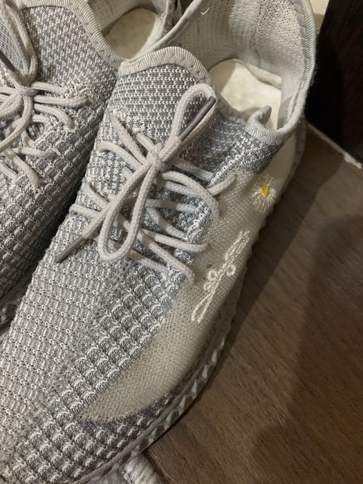 Кроссовка изи.