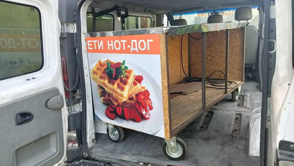 Количка с ел инсталация направена с цел търговия