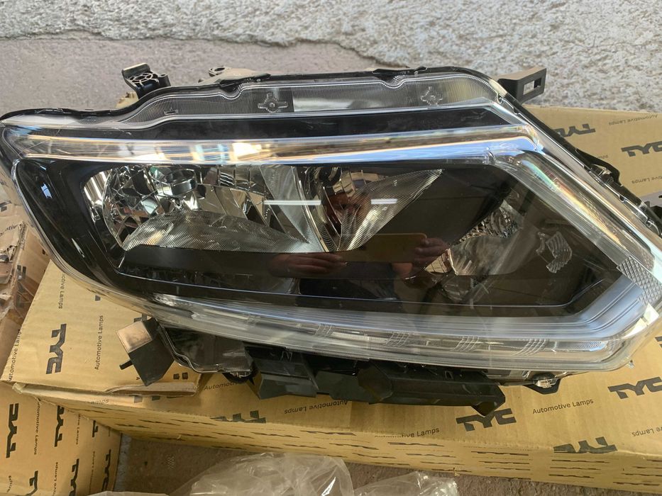 Nissan X-trail  T31-фарове