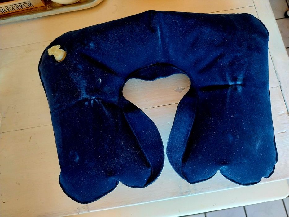 Надуваеми възглавнички за врат при пътуване