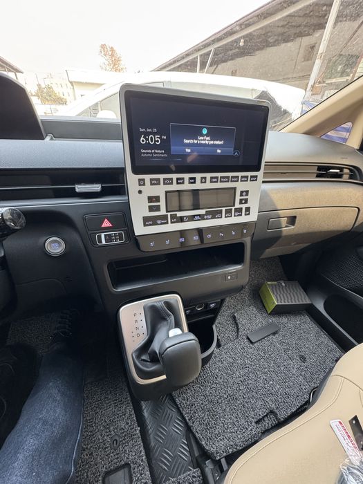 Hyundai Staria 2025 gibrid bez probeg