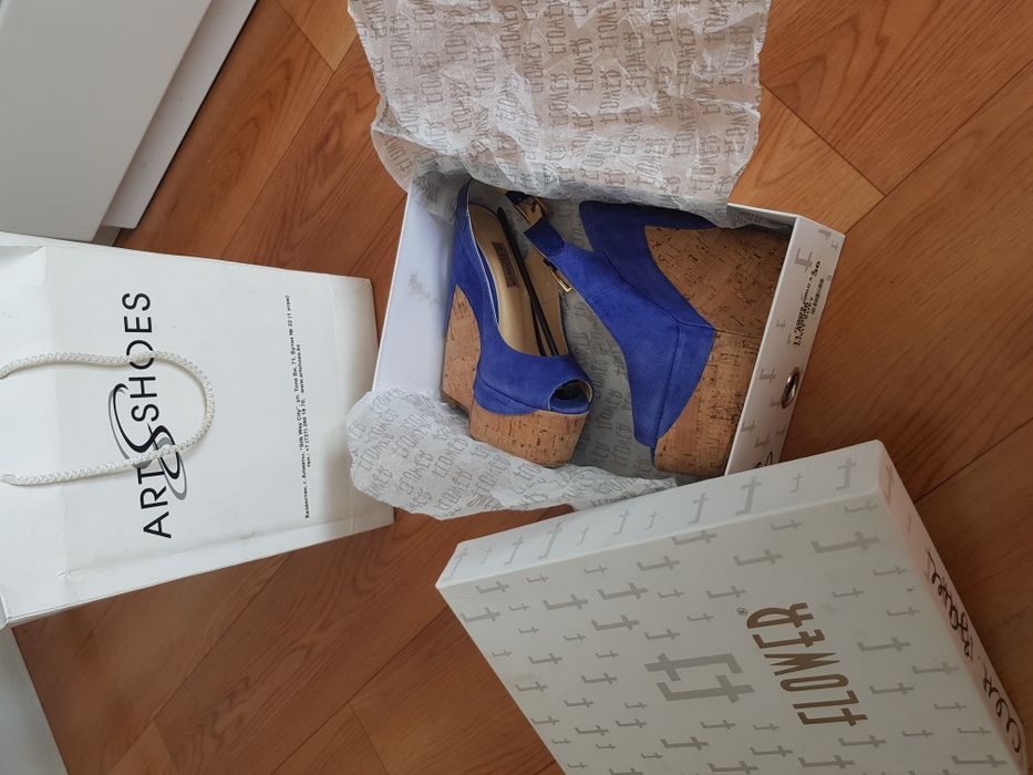 Женские босоножки на платформе