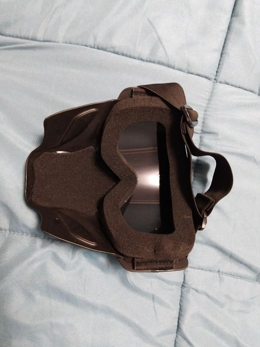 Маска с вградени очила