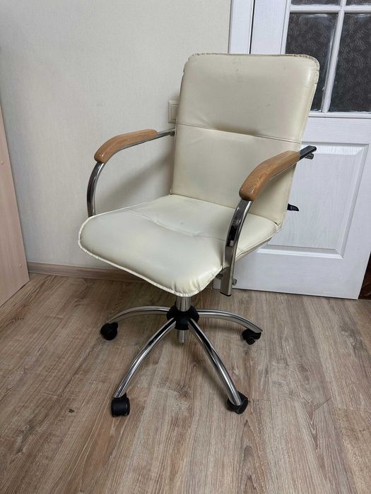 Продам  офисное кресло