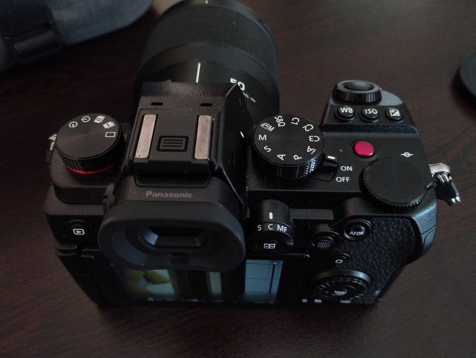 Фотоапарат Panasonic Lumix S5  и обектив Lumix S 50mm f/1.8