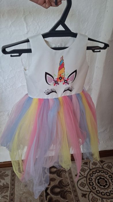 Продам платья красивые на 5лет и 6лет