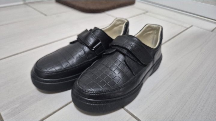 Продам туфли для мальчика