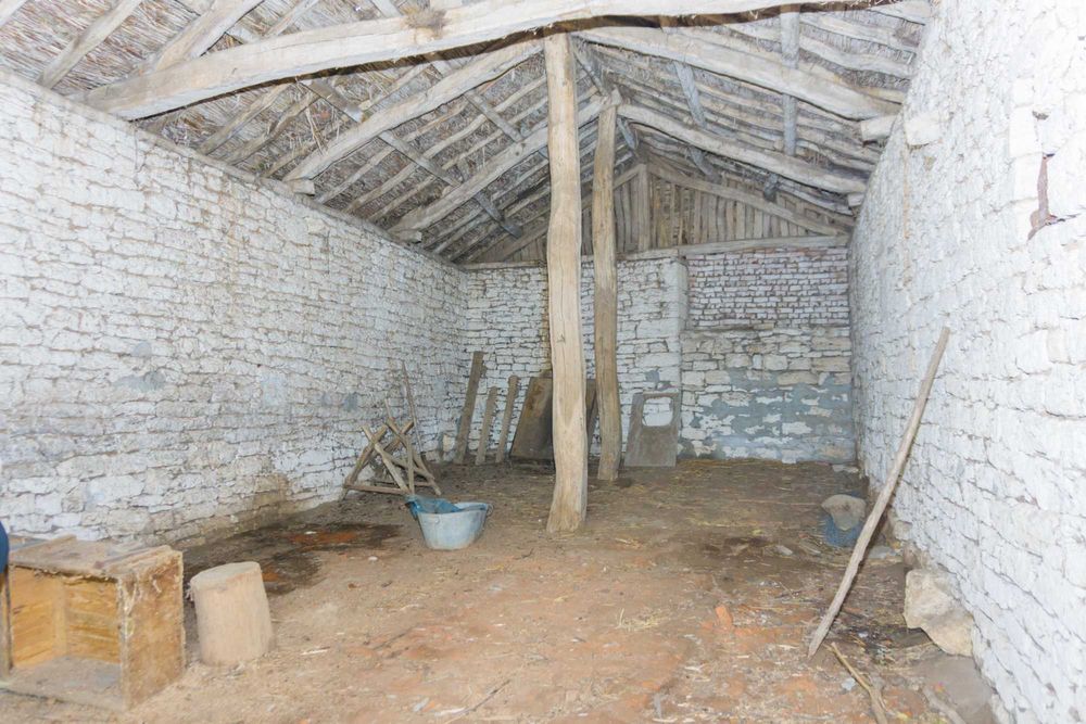 КЪЩА, Селскостопански Постройки, Ток и Вода, ПИ 1020 м2 + ПИ 700 м2