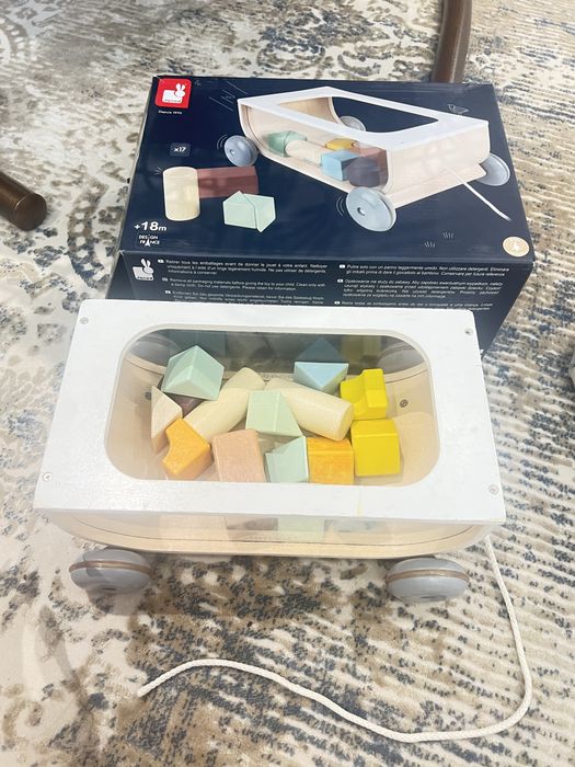 Детская каталка с кубиками