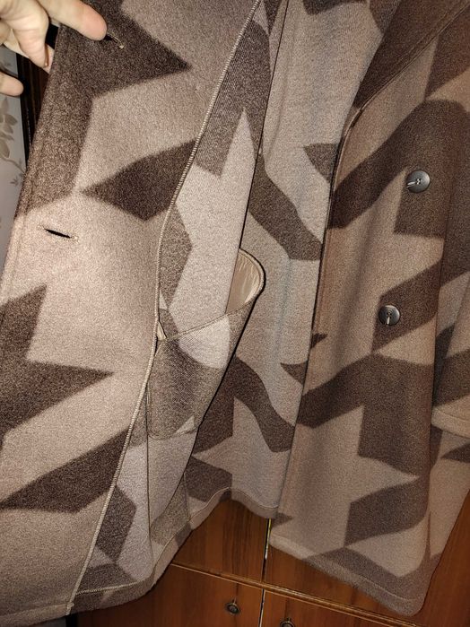 Vand cardigan marimea L,maro cu model geometric.