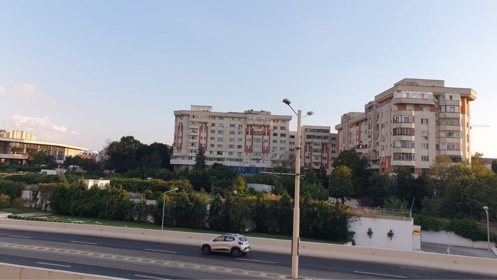 Proprietar inchiriez apartament ultracentral zona Ramada 400 €