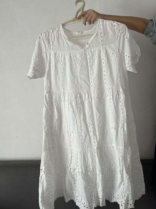 Белое, удобное платье