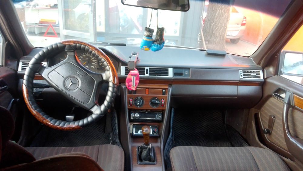 Продам мерс 124.