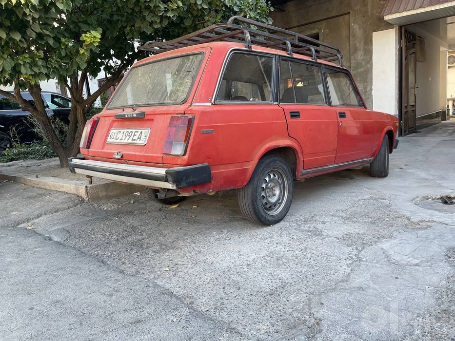 Vaz 2104 rangi qizil 1990 yil