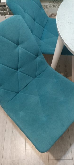 Продам кухонный стол и стулья