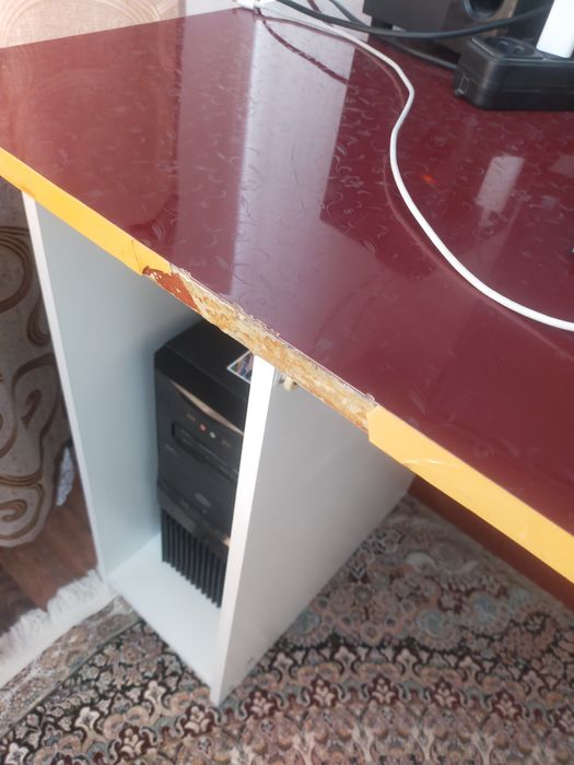 Продам мебель стол и трюмо