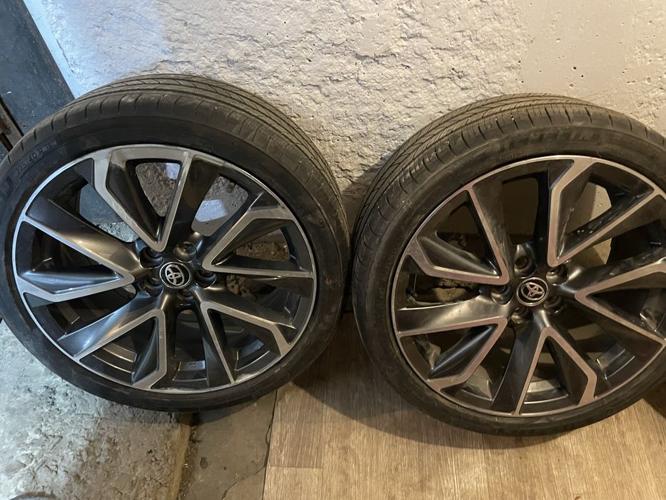 Продам диски с резиной на toyota