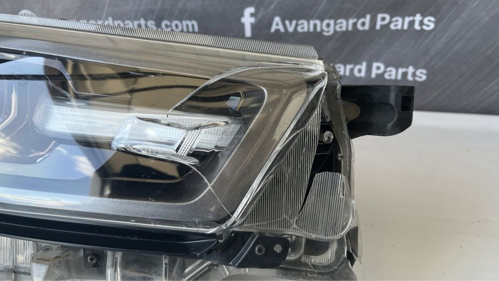 Десен фар Toyota Hilux 2021-