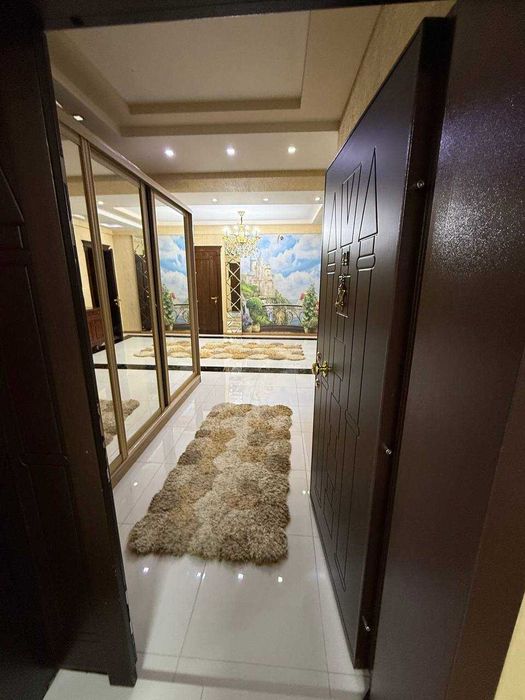 Срочно сдается 3ком кв в новостройке 215кв.м.