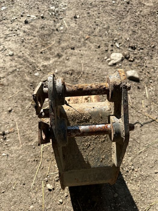 Șenilă S230x48x66 nouă și cupă de 20 cm