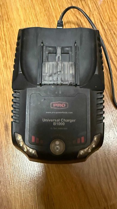 Incarcator PRO B1000 /Acumulatori B12