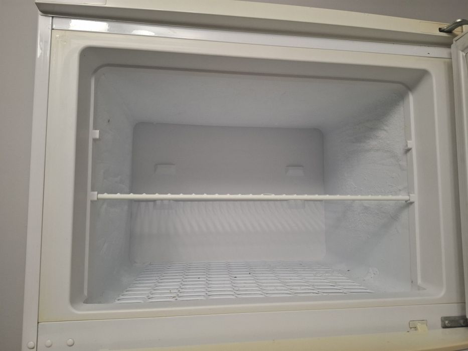 Frigider Beko .dimensiuni 184/70/60