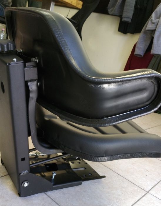 scaune noi de tractor model Triplureglaj si prindere universa 4XYT
