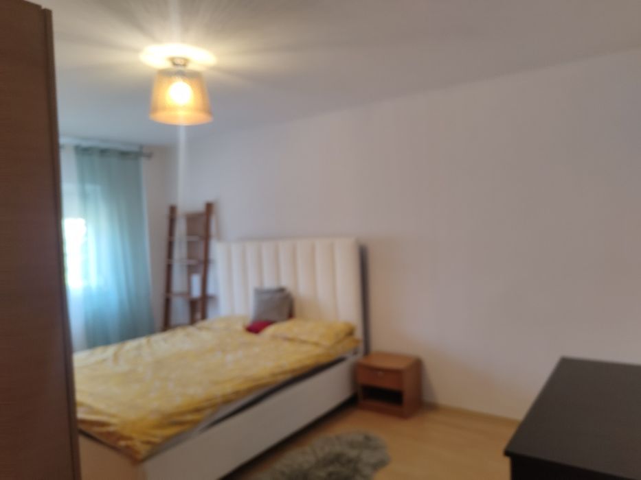 Chirie apartament cu 2 camere Rogerius, zona Decebal, mobilat  300 euro
