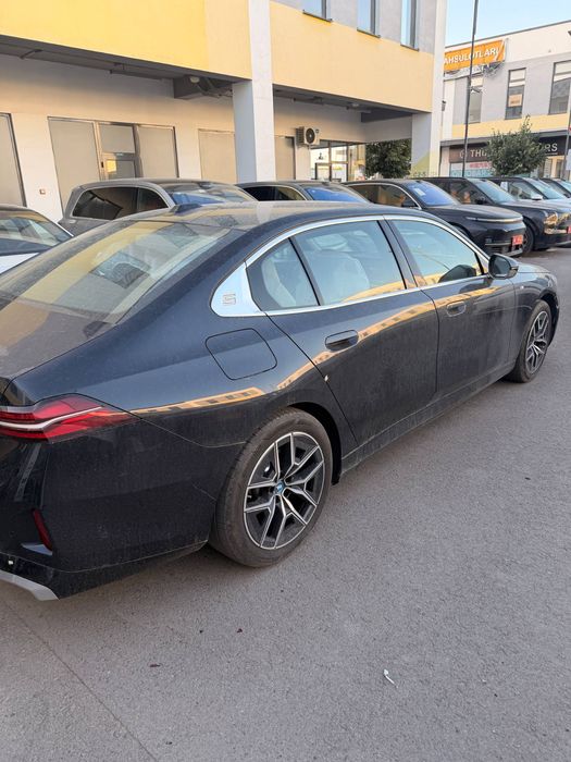 bmw i5 40L 2025 yil 4.400km yurgan