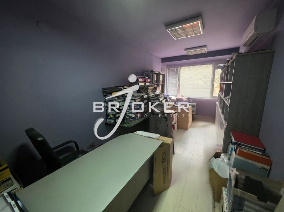 Дава се под наем Офис в Кърджали, Център - 80 кв.м за 229.5 € - Снимка #2