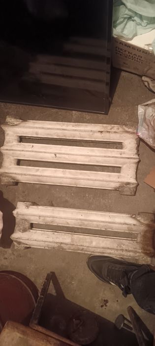 Продам чугунные секции отопительной батареи.