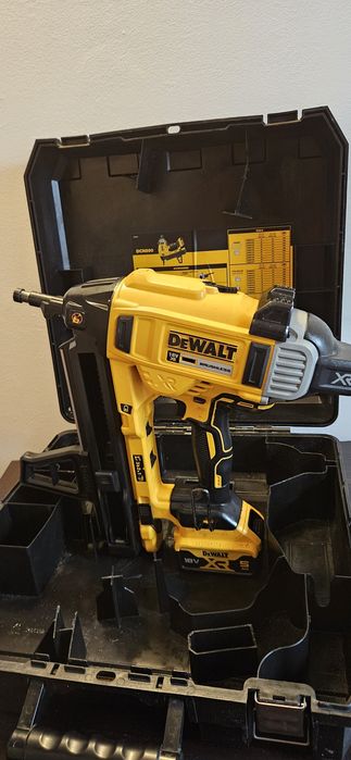 Pistol cuie dewalt dcn 890