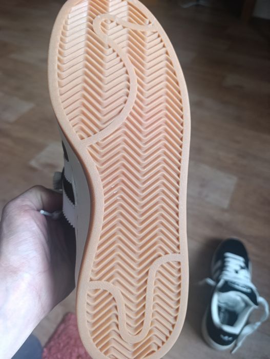 Продам кроссовки