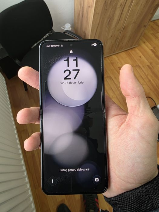 Telefon Samsung Galaxy Z Flip5 – 512GB, varianta cu stocare mare.
Star
