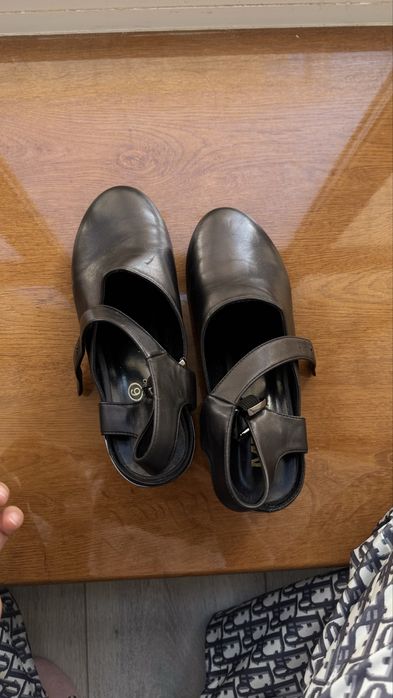 Продам женскую обувь